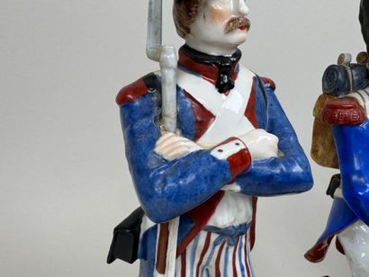 Deux sujets en porcelaine polychrome et or...