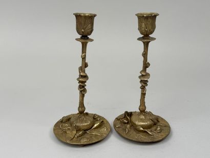 CH. LEBLANC.
Paire de bougeoirs en bronze...