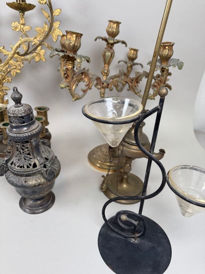 Ensemble de pièces en bronze, laiton et métal...