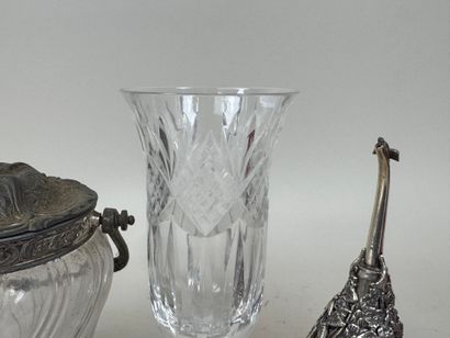 Lot comprenant :
- SEVRES.
vase sur pied...