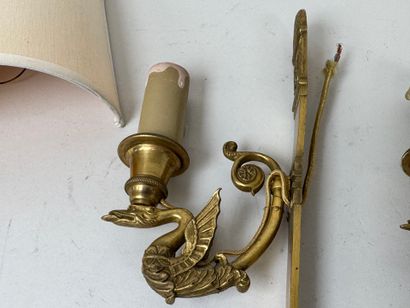 Paire d'appliques en bronze doré et ciselé...