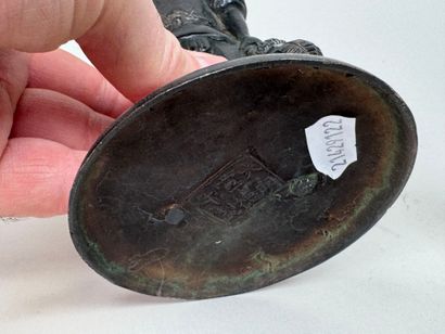 ASIE, XXe.
- pêcheur en métal patiné.
H....