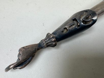 Yad ou main de lecture en argent étranger...