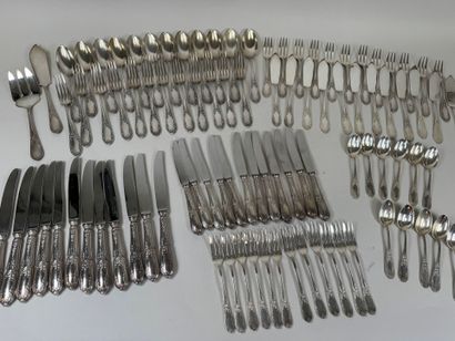 Importante partie de ménagère en métal argenté...