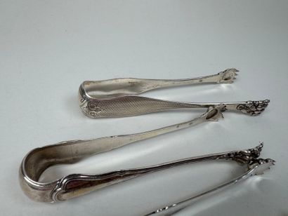 Four sugar tongs in 950/1000 silver, various...
