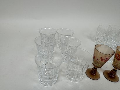Lot de verres en cristal et verre comprenant...