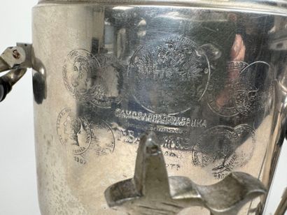 Samovar et cafetière en métal et bois tourné.
H....