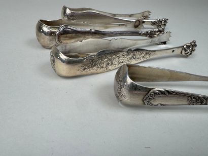 Four sugar tongs in 950/1000 silver, various...