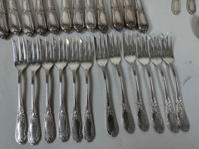 Importante partie de ménagère en métal argenté...