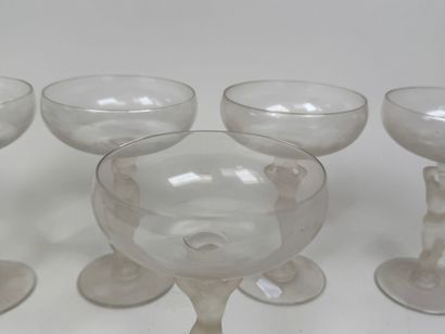 Série de 9 coupes à champagne en cristal,...