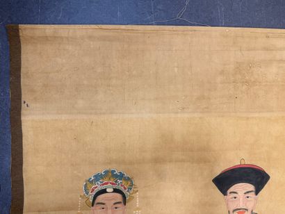 Trois dignitaires.
220 x 102 cm.
(taches,...