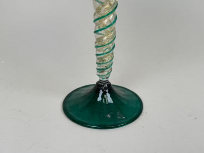 MURANO, XXe.
Grand verre sur pied en verre...