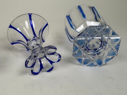 4 pièces de forme en cristal et verre partiellement...