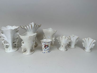 Collection de 8 vases de mariées en porcelaine...