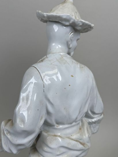 CHINE, XXe.
Personnage debout.
Grand sujet...