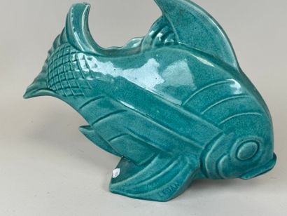 LEJAN, XXe.
Poisson en céramique sur fond...