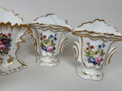 Collection de 8 vases de mariées en porcelaine...