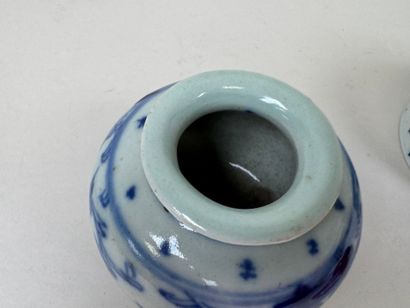 ASIE, XXe.
Lot en porcelaine polychrome comprenant...