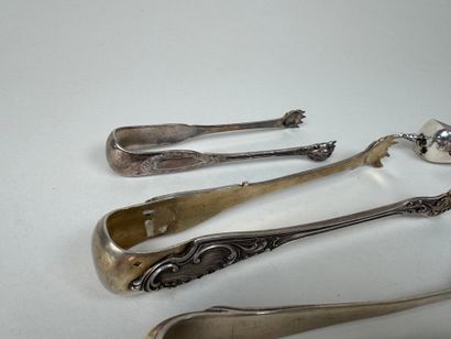 Five sugar tongs in 950/1000 silver, various...