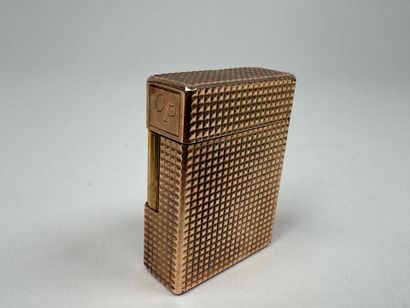 S.T. DUPONT à Paris.
Briquet de poche en...