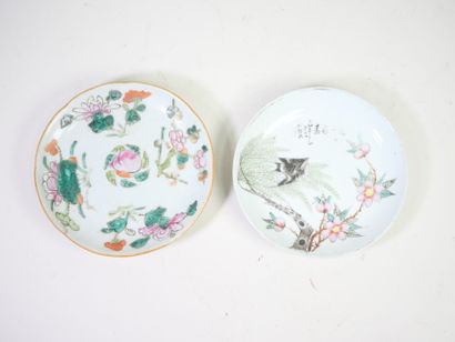 CHINE, XXe.
Deux soucoupes en porcelaine...