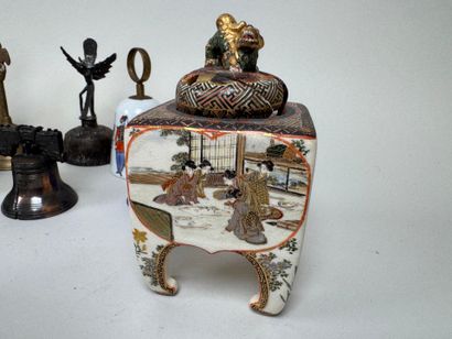 Collection de 12 cloches principalement en...