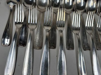 Partie de ménagère en métal argenté comprenant...