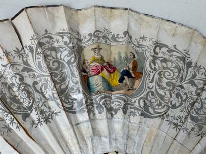 Éventail plié à monture en os, la feuille...