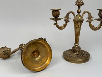 Paire de candélabres en bronze doré et ciselé...