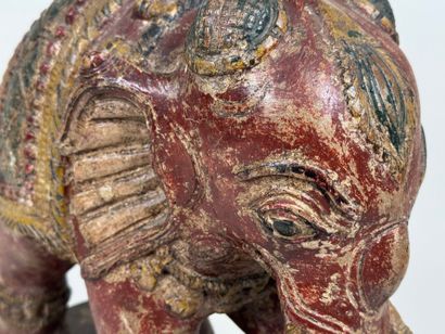 ASIE, XXe.
Éléphant.
Sujet en bois laqué...