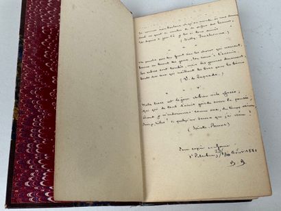 Portefeuille en cuir dépliant sur une miniature...
