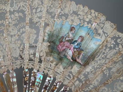 Éventail en nacre et dentelle à décor d'une...