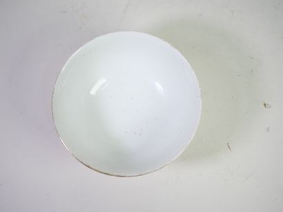 CHINE, vers 1900.
Bol en porcelaine blanche...