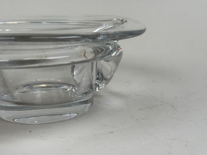 DAUM France.
Coupe en cristal moulé et pressé.
Signée...