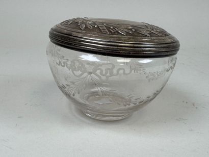 Covered sugar bowl in cut crystal, the lid...
