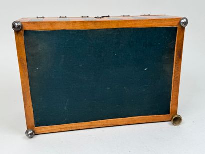 Coffret rectangulaire en bois de diverses...