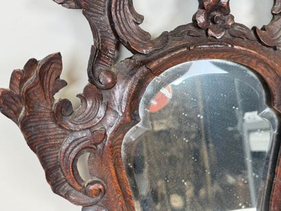 Petit miroir de forme chantournée et ajourée...