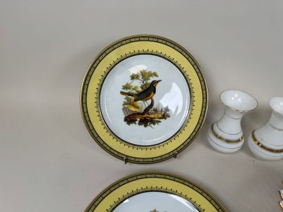 Lot comprenant :
- Ancienne Manufacture Royale...