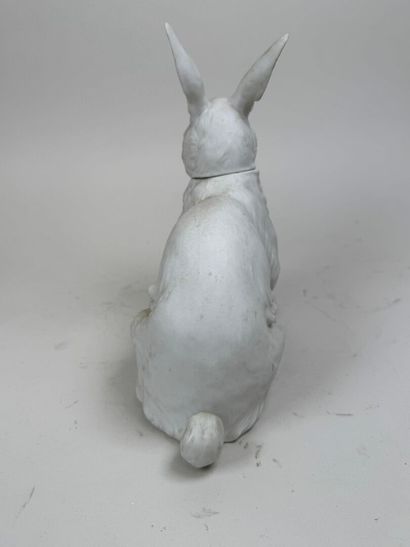Sujet en biscuit à décor d'un lapin, les...