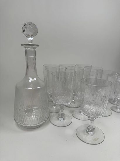 Partie de service de verres en cristal comprenant...