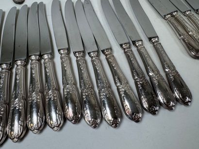 Importante partie de ménagère en métal argenté...