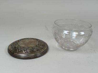 Covered sugar bowl in cut crystal, the lid...