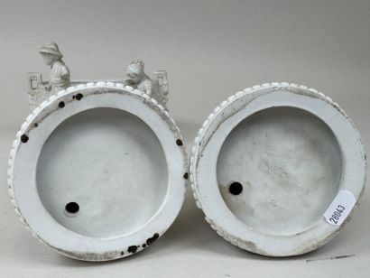 Deux sujets en biscuit à décor de chérubins,...