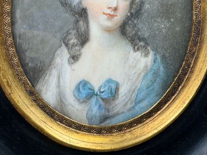 École XIXe.
Femme au nœud bleu.
Miniature...