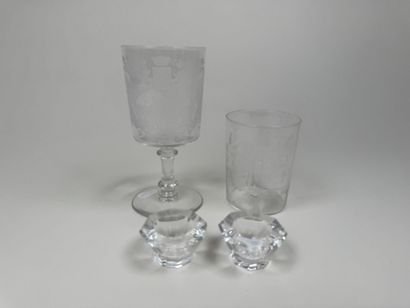 Lot en cristal et verre comprenant :
- 