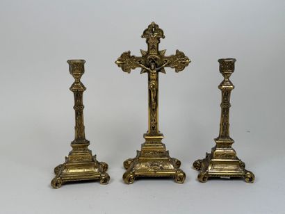 Petite garniture en régule doré comprenant...