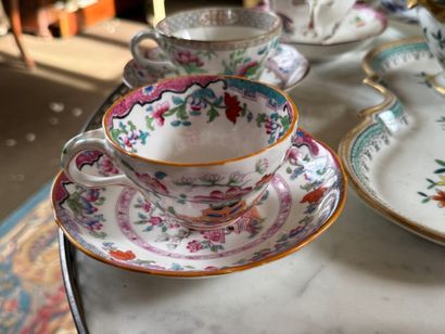 Lot de porcelaine anglaise XIXe, dans le...