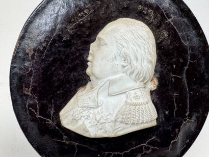 École XIXe.
Profil de Louis XVIII.
Miniature...