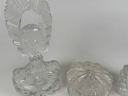 Cristal de BOHEME.
Nécessaire pour toilette...