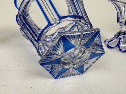 4 pièces de forme en cristal et verre partiellement...